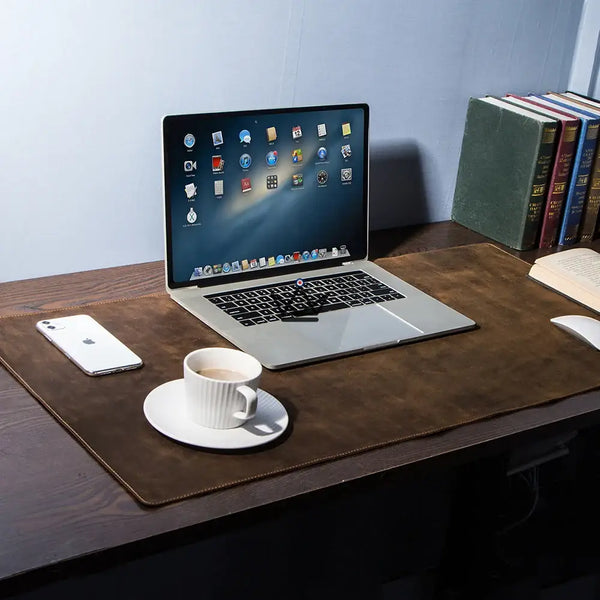 Sous-main, tapis de souris géant en cuir personnalisable - Voyageur Office - - Tapis souris personnalisable - Cadeau, Noël, Anniversaire, Original - Atelier Atypique