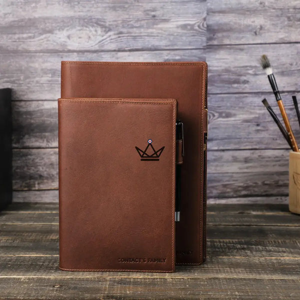 Protège Cahier en Cuir Personnalisable - Voyageur Intemporel - - cahier personnalisable - Cadeau, Noël, Anniversaire, Original, Fête des pères, fête des mères - Atelier Atypique