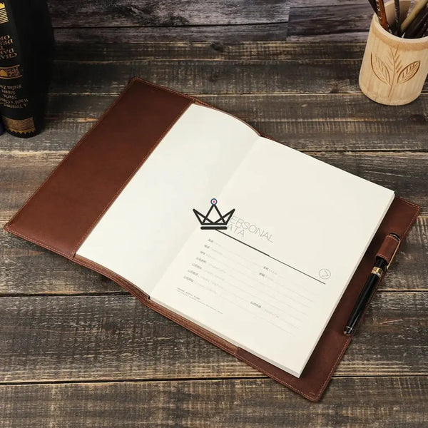 Protège Cahier en Cuir Personnalisable - Voyageur Intemporel - - cahier personnalisable - Cadeau, Noël, Anniversaire, Original, Fête des pères, fête des mères - Atelier Atypique