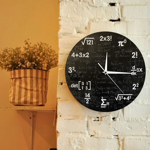 Horloge murale tableau noir équations mathématiques - THEOREMA