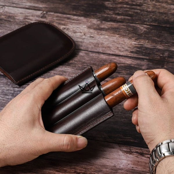 L'étui Voyageur Classic : votre cigare mérite un écrin en cuir personnalisable à votre image