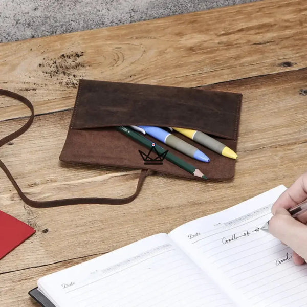 Étui personnalisable en cuir pour stylos et crayons – Voyageur Spool - [] - trousse personnalisable - Cadeau, Noël, Anniversaire, Original, Fête des pères, fête des mères - Atelier Atypique