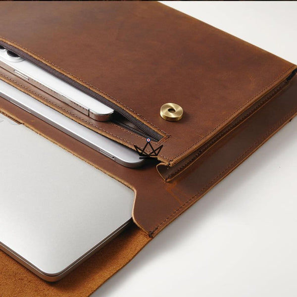 Housse en cuir pour MacBook - PRESTON Edition - ["Housse PC"] - Housse Macbook - Cadeau, Noël, Anniversaire, Original, Fête des pères, fête des mères - Atelier Atypique
