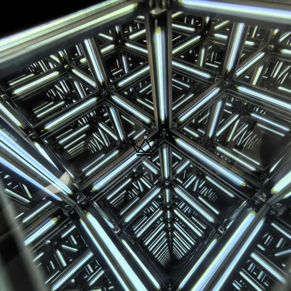 Lampe hypercube LED effet miroir infini rechargeable - QUANTA