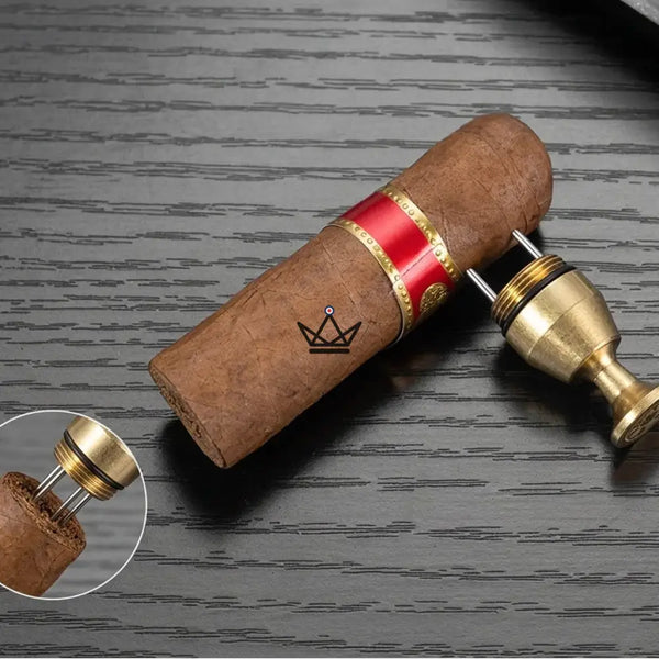 Perce-cigare porte-clés doré 2-en-1 avec aiguille — SCEPTRE – 4/9